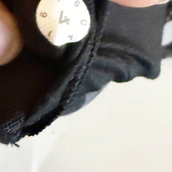 Lululemon Energy Bra Size 4 - Picture 3 of 3